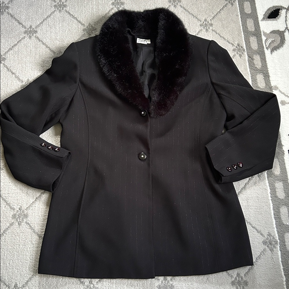 Elegant Black Blazer with Faux Fur Collar